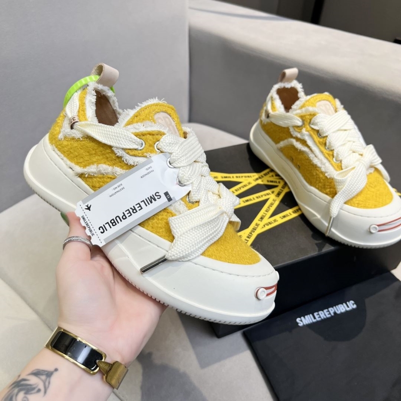 Smilerepublic Canvas Shoes